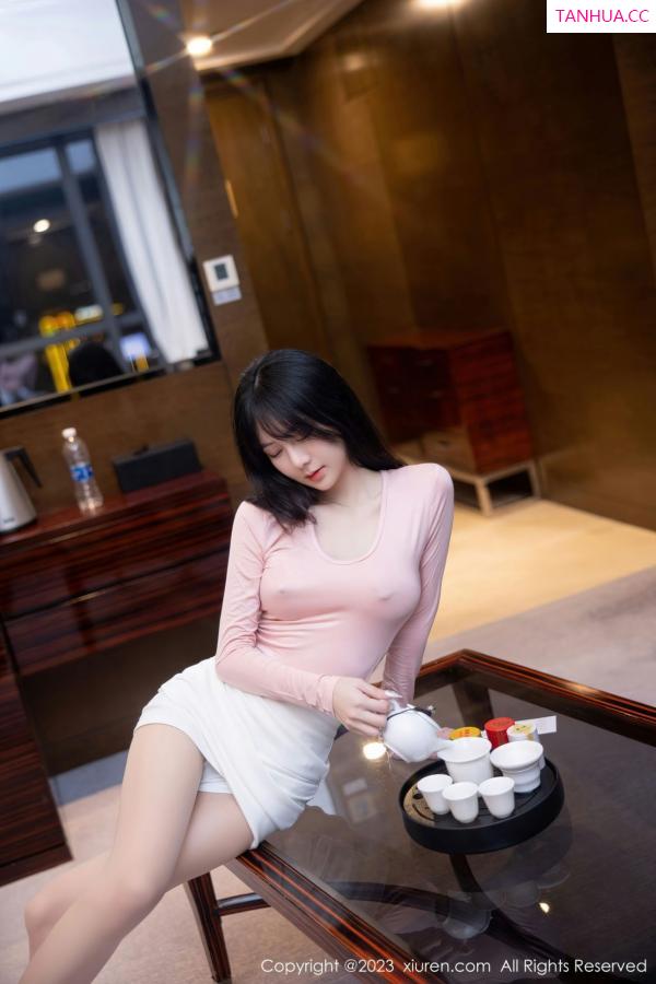   [XiuRen]高清写真图 2023.03.06 No.6367 谢小蒽 短裙美臀第15张图片